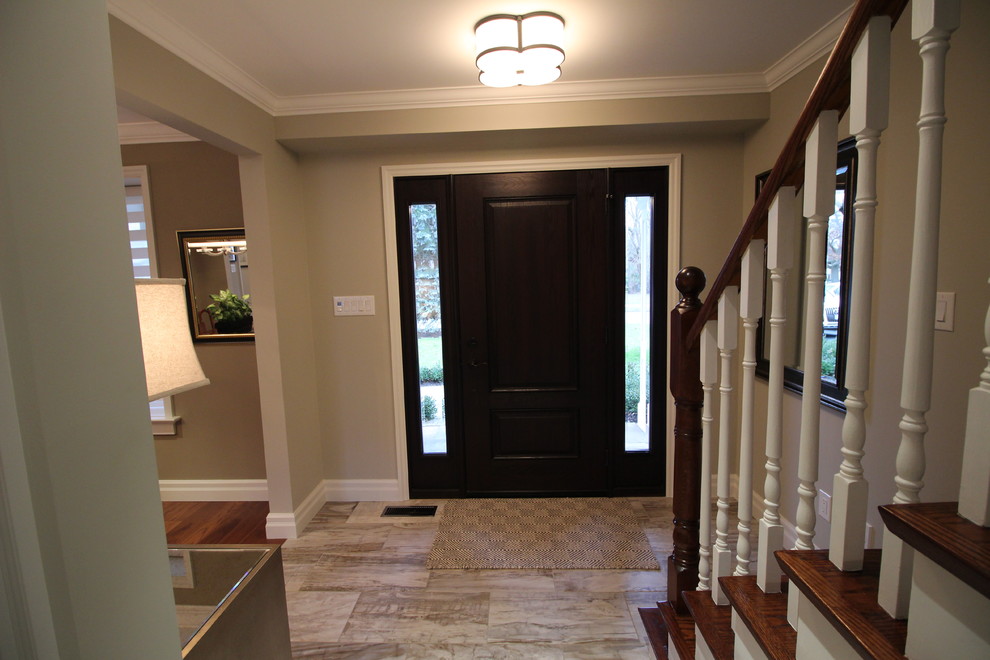 Entryway - transitional entryway idea in Toronto