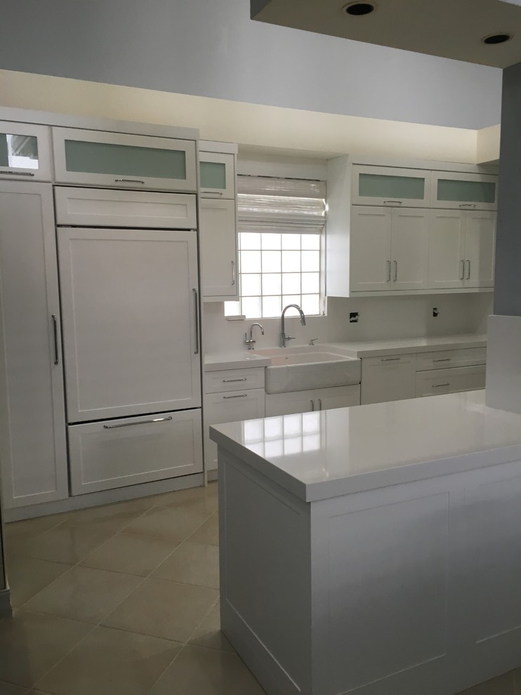 Example of a transitional home design design in Miami