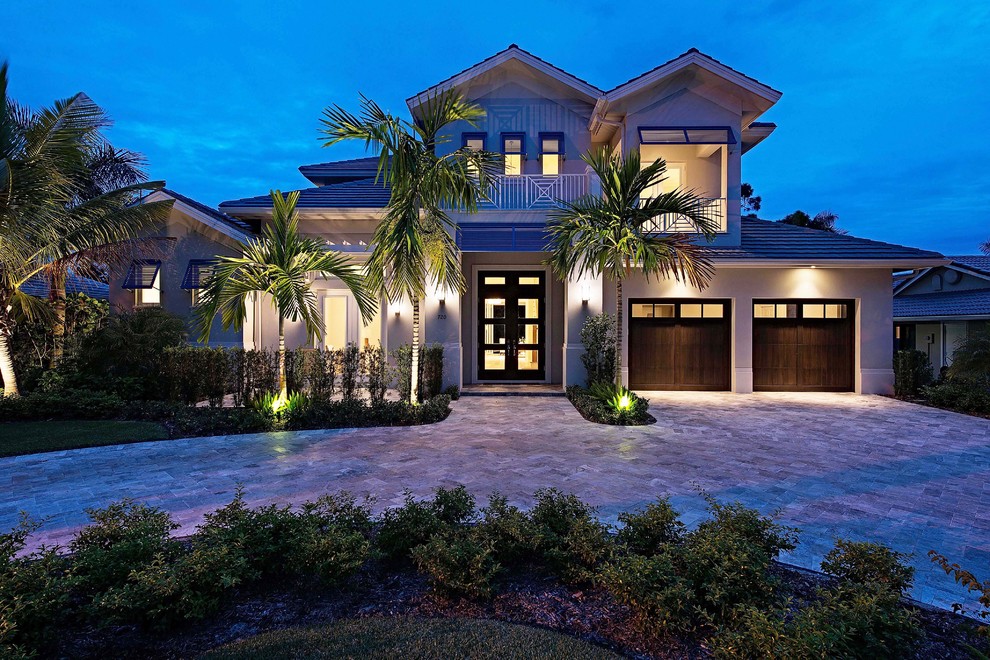 Transitional home design photo in Miami