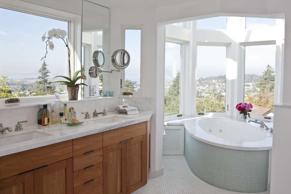 Design ideas for a traditional bathroom in San Francisco with marble benchtops.