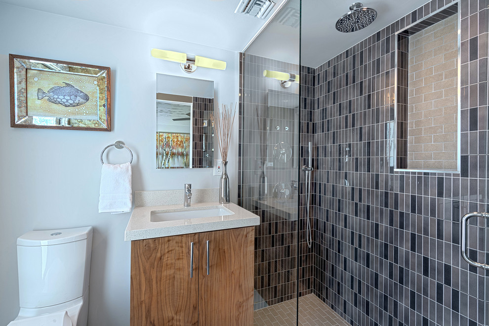 Small midcentury bathroom in Other with an undermount sink, flat-panel cabinets, medium wood cabinets, quartzite benchtops, a curbless shower, a two-piece toilet, gray tile, porcelain tile, white walls and porcelain floors.