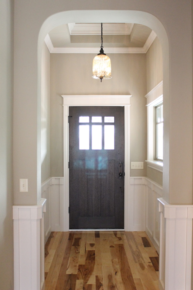 Design ideas for a traditional entryway in Oklahoma City.