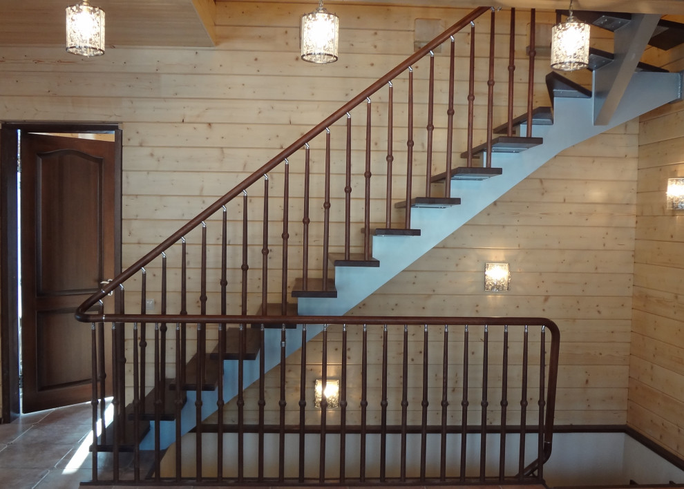 Лестница на второй этаж из дерева ясень. Самара пос. Малая царевщина.