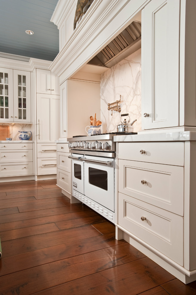 Photo of a traditional kitchen in Indianapolis.