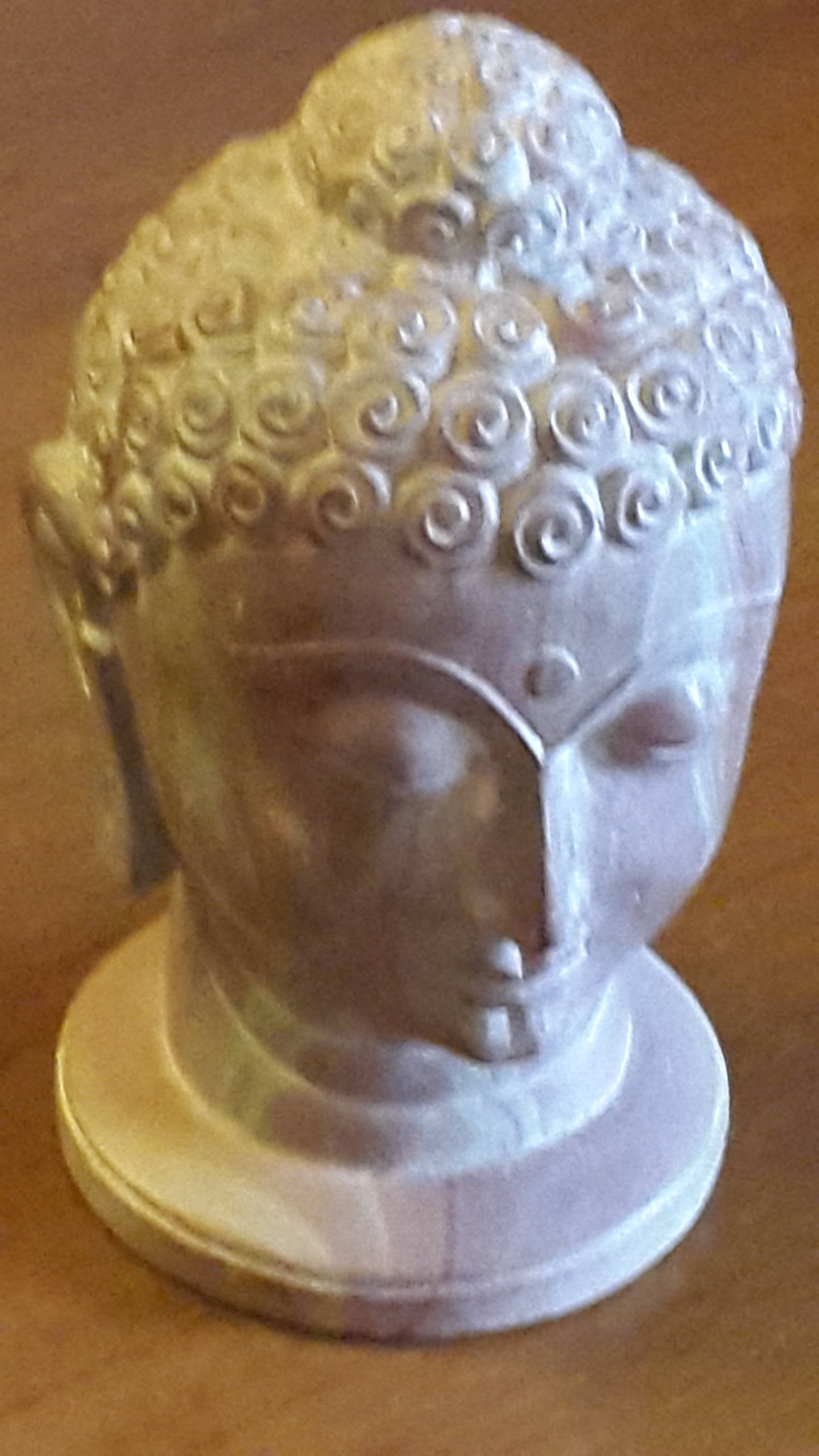 Statue en marbre rose - tête de Bouddha (Inde)