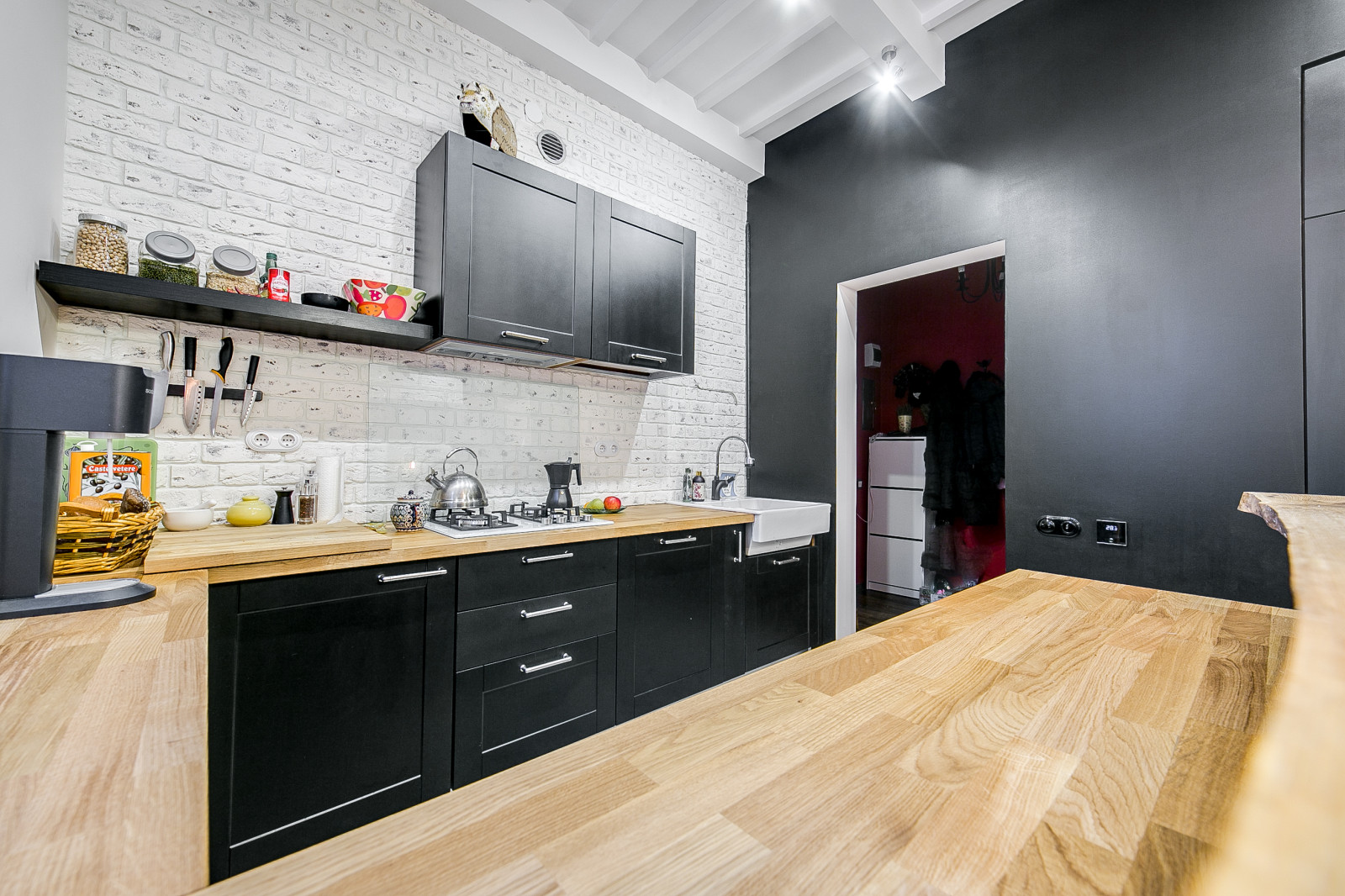 Просторная кухня в стиле лофт