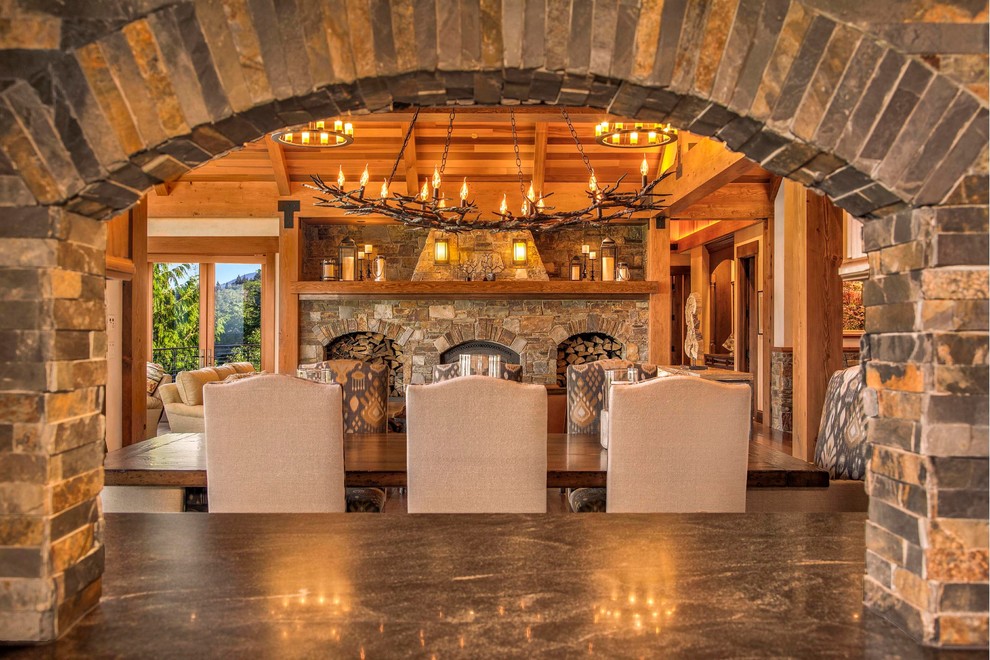 Example of a mountain style home design design in Seattle