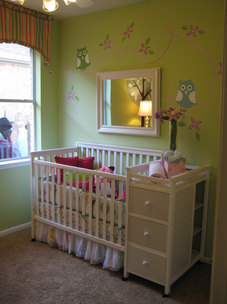 This is an example of a modern kids' room in Los Angeles.