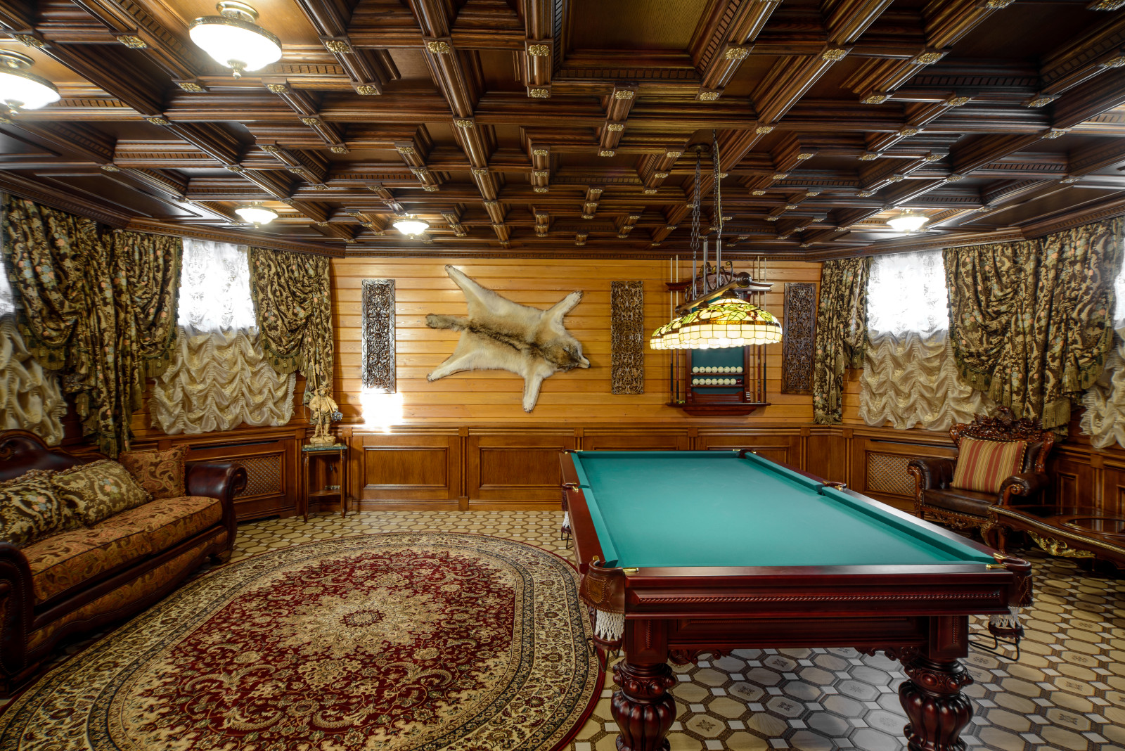 Отделка комнаты отдыха и кухни в деревянном доме