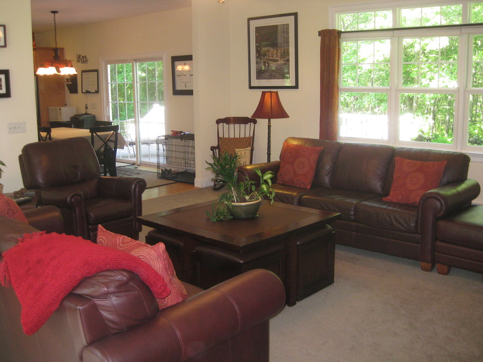 This is an example of a traditional family room in Providence.