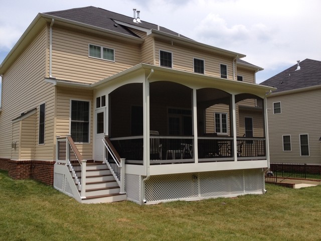 Decks by Blue Moon Construction klassisch-veranda