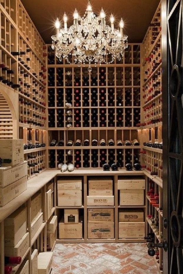 Foto de bodega clásica de tamaño medio