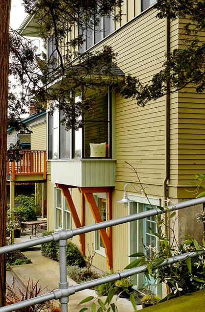 Large transitional home design photo in Seattle