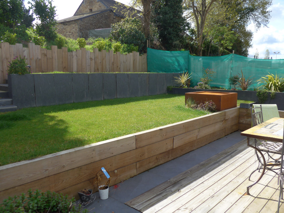 Aménagement d'un jardin de ville sur un terrain en forte déclivité