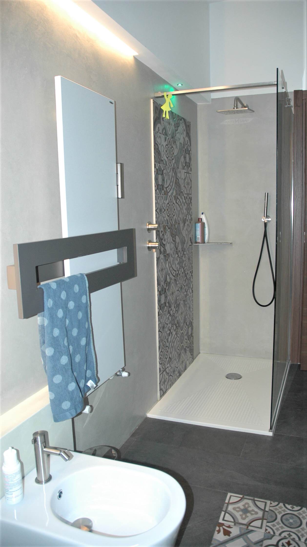 BAGNO IN RESINA