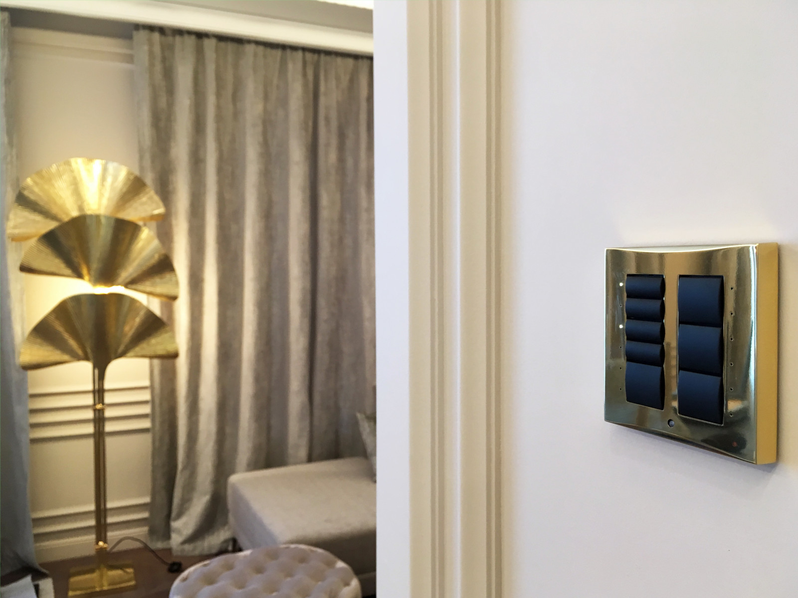 Панель управления освещением Crestron