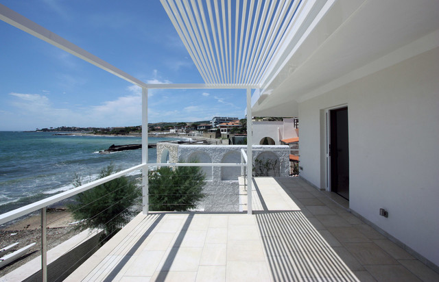 seafront villa mediterraneo-terraza-y-balcon