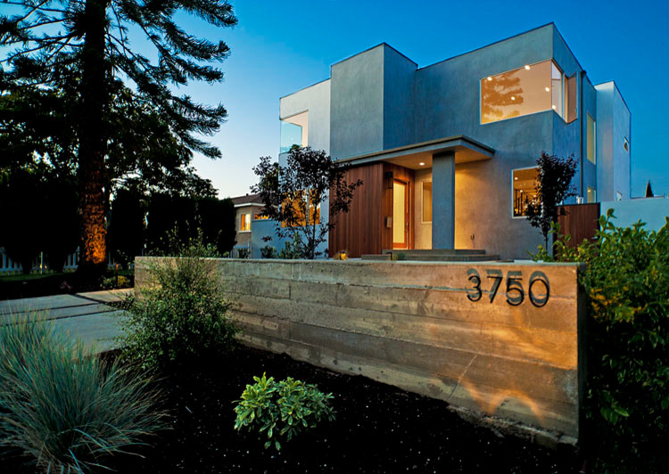 Inspiration for a contemporary exterior in Los Angeles.