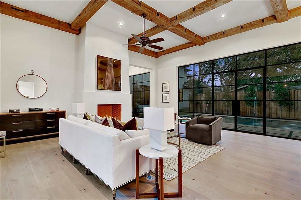 Home design - transitional home design idea in Austin
