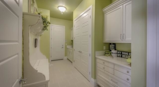 Photo of a mid-sized traditional dedicated laundry room in Boise.