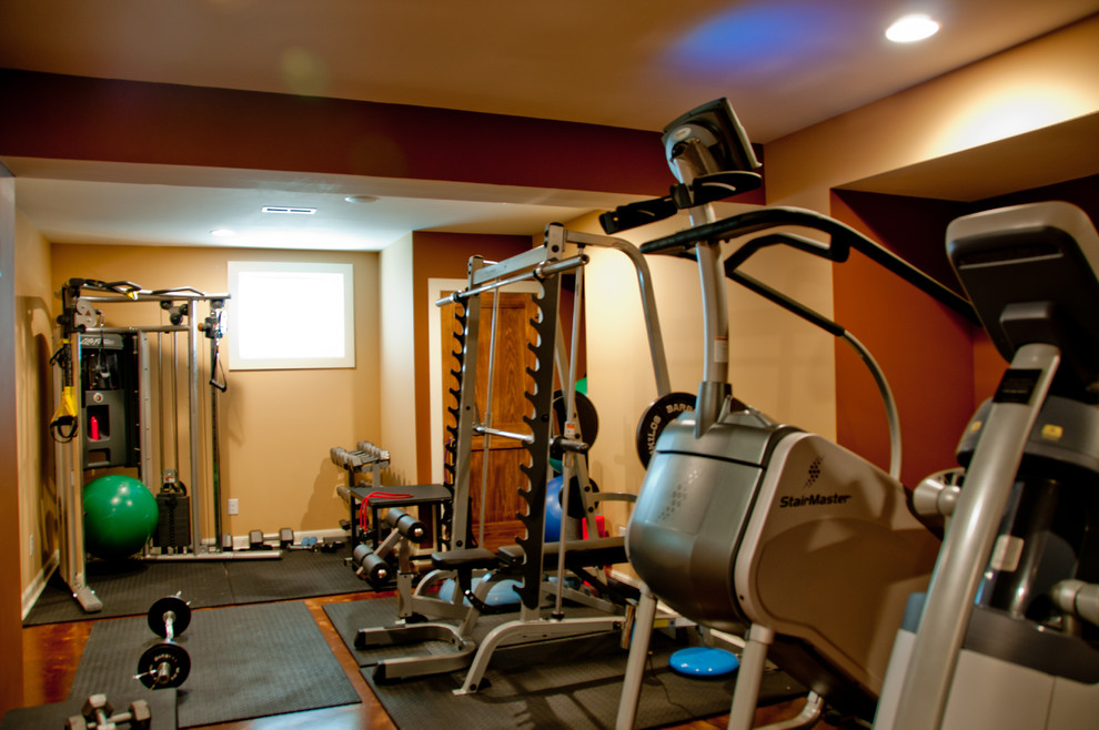 Inspiration for a contemporary home gym in Minneapolis.