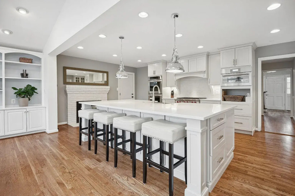 Kitchen - transitional kitchen idea in DC Metro