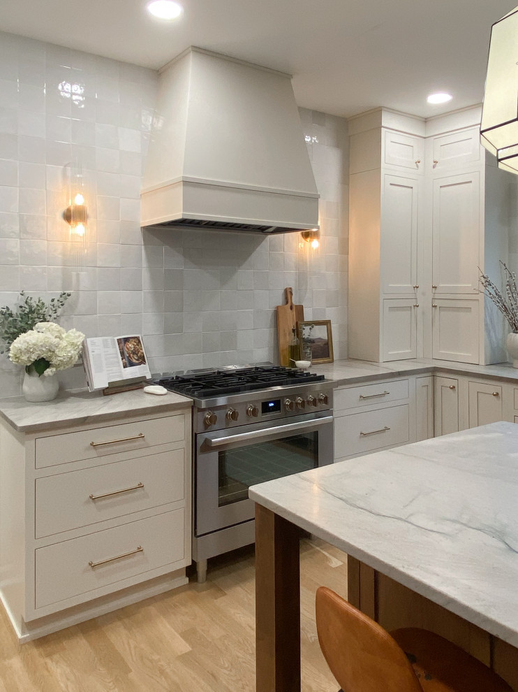 Kitchen - transitional kitchen idea