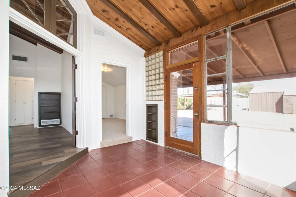 Home design - rustic home design idea in Phoenix
