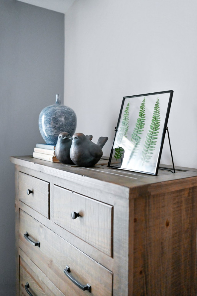 Example of a transitional home design design in Chicago