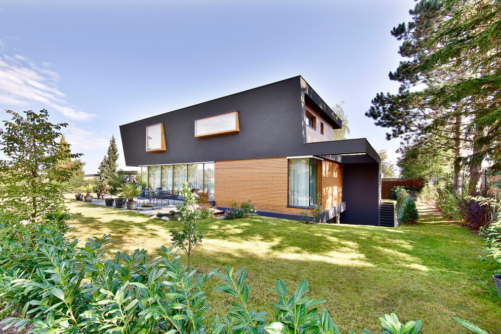 Design ideas for a contemporary home design in Stuttgart.