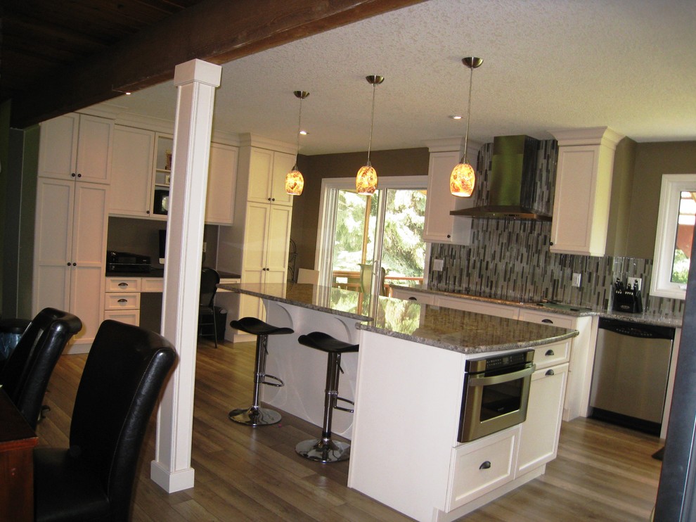 Transitional kitchen photo in Calgary