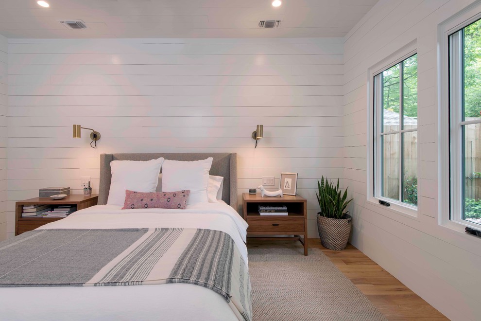 Design ideas for an arts and crafts bedroom in Austin.