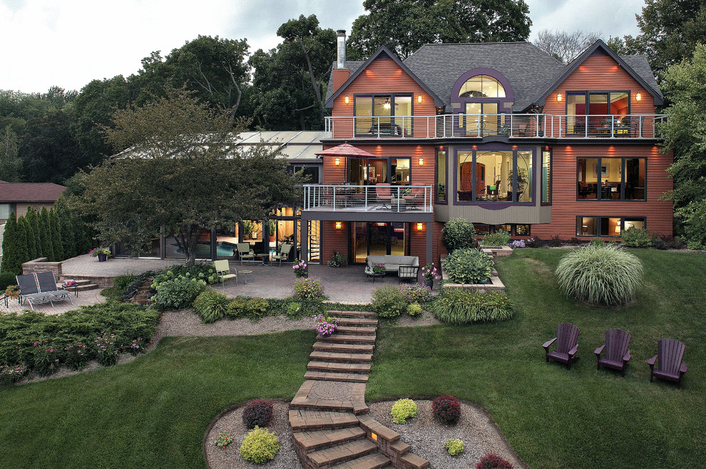 Design ideas for a traditional three-storey exterior in Chicago.