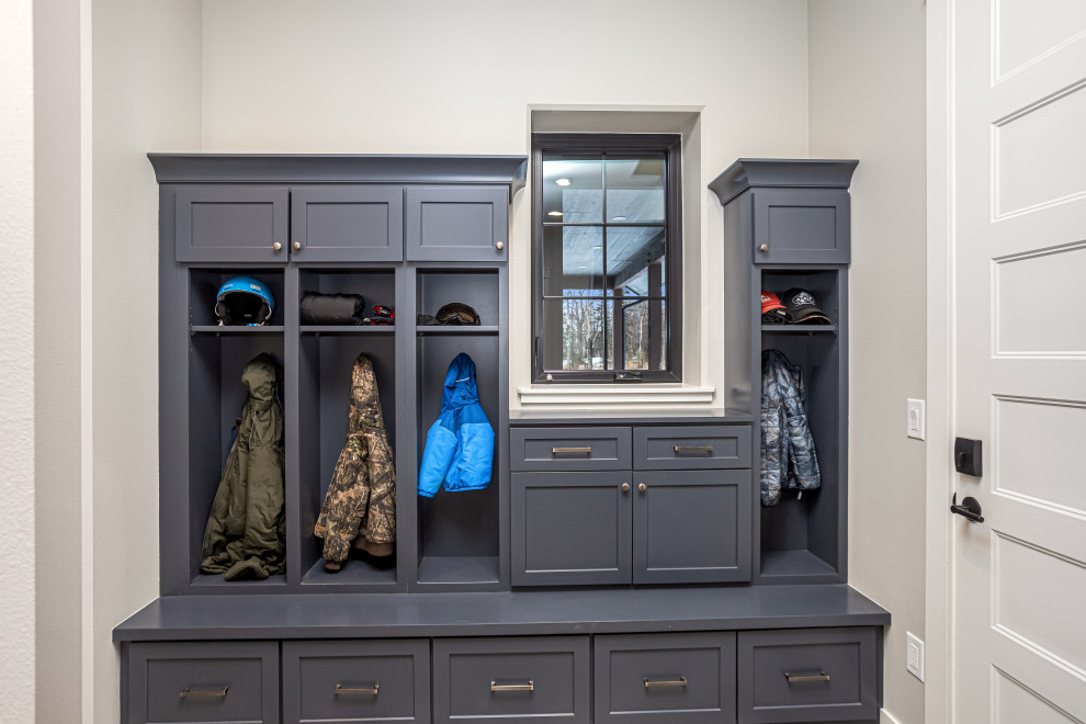 Entryway - transitional entryway idea