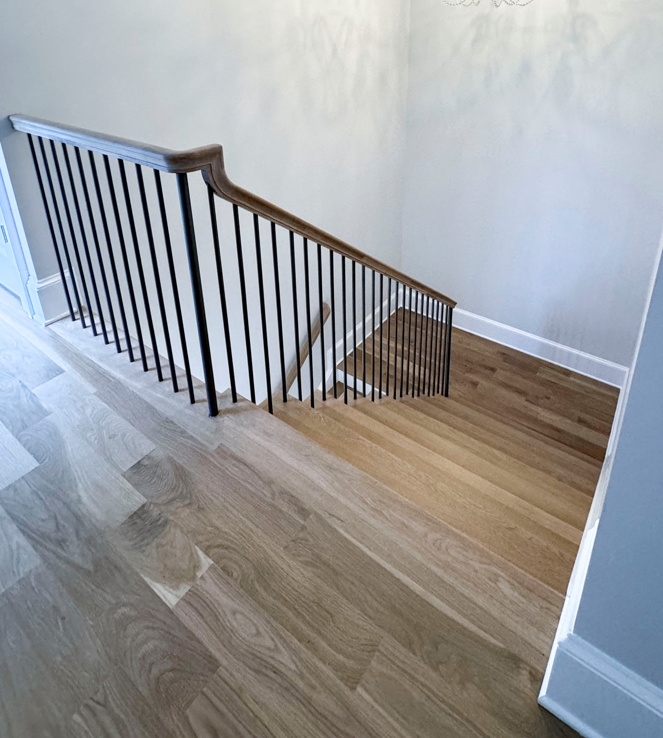116_Elegant & Eye-catching Curved Staircase, Leesburg VA 20175