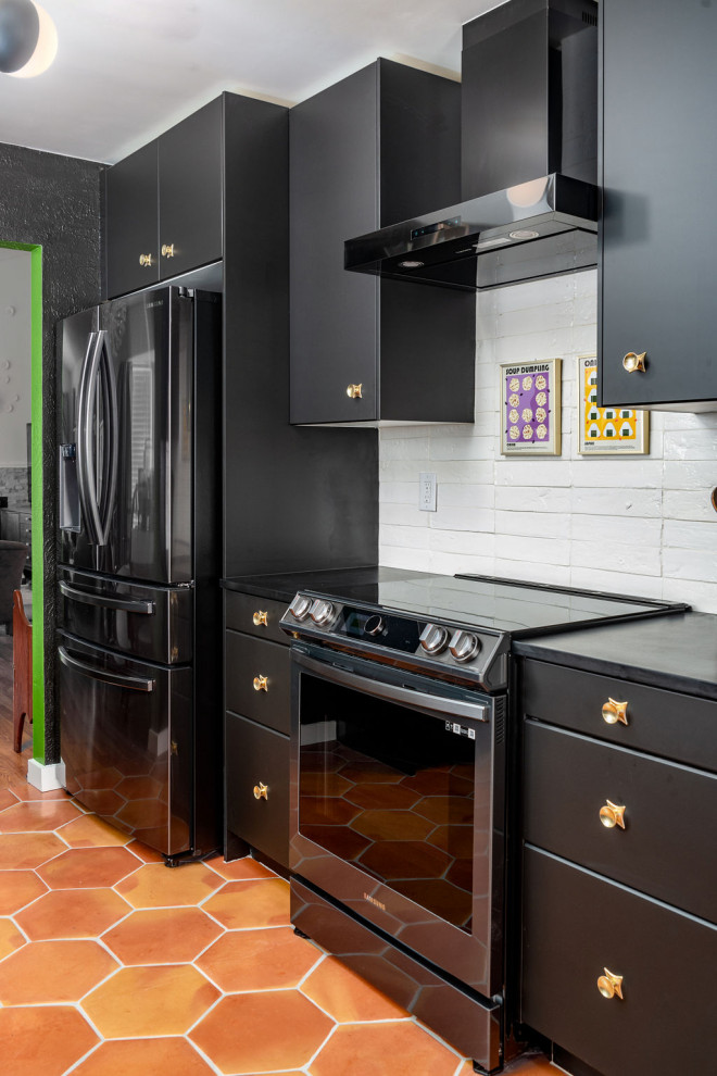 Kitchen - kitchen idea in Austin
