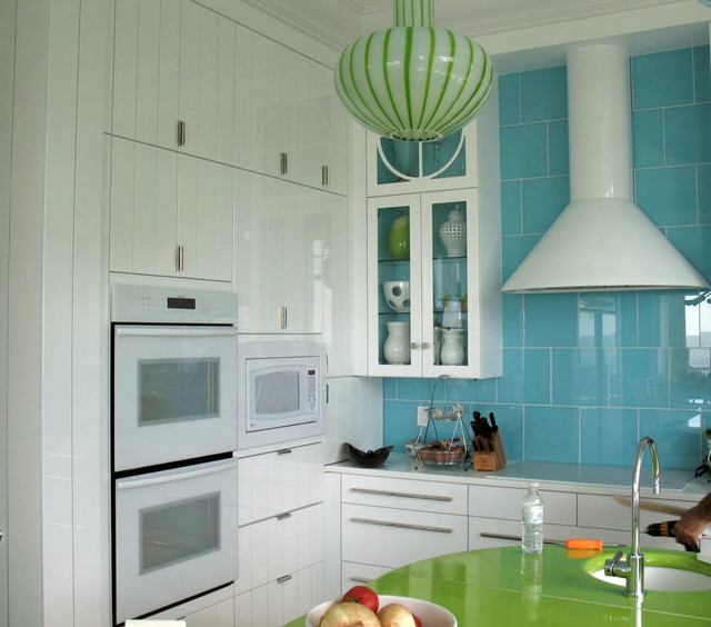 AlliKrist&eacute; Custom Cabinetry and Kitchen Design minimalistisch-kueche