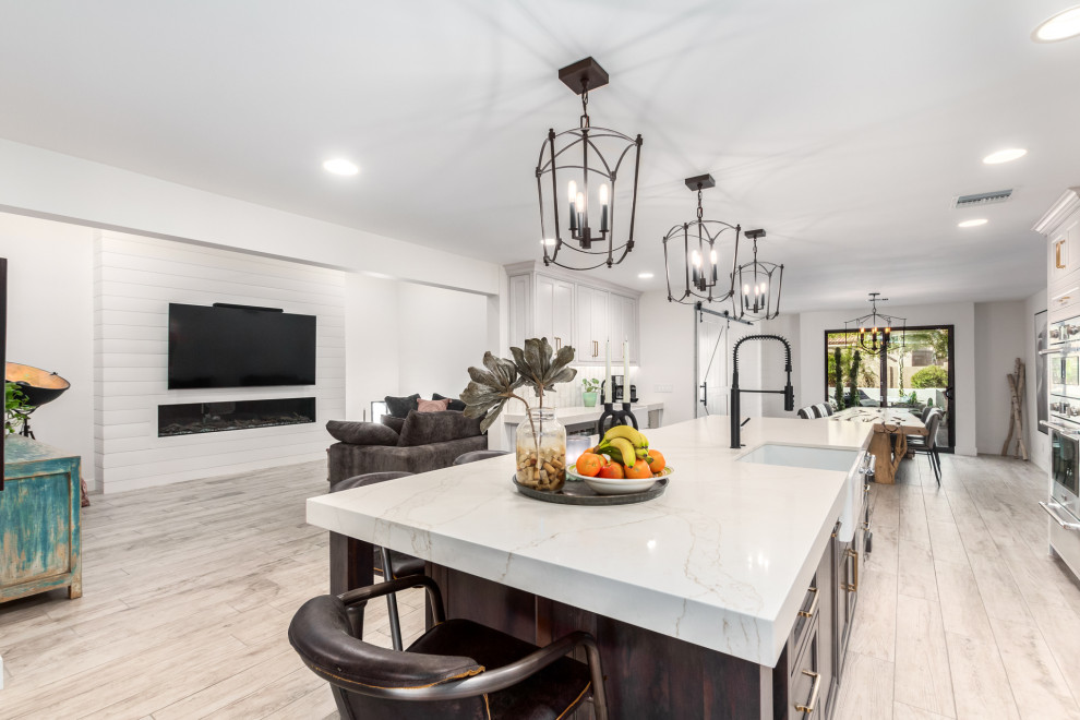Inspiration for a rustic home design remodel in Phoenix