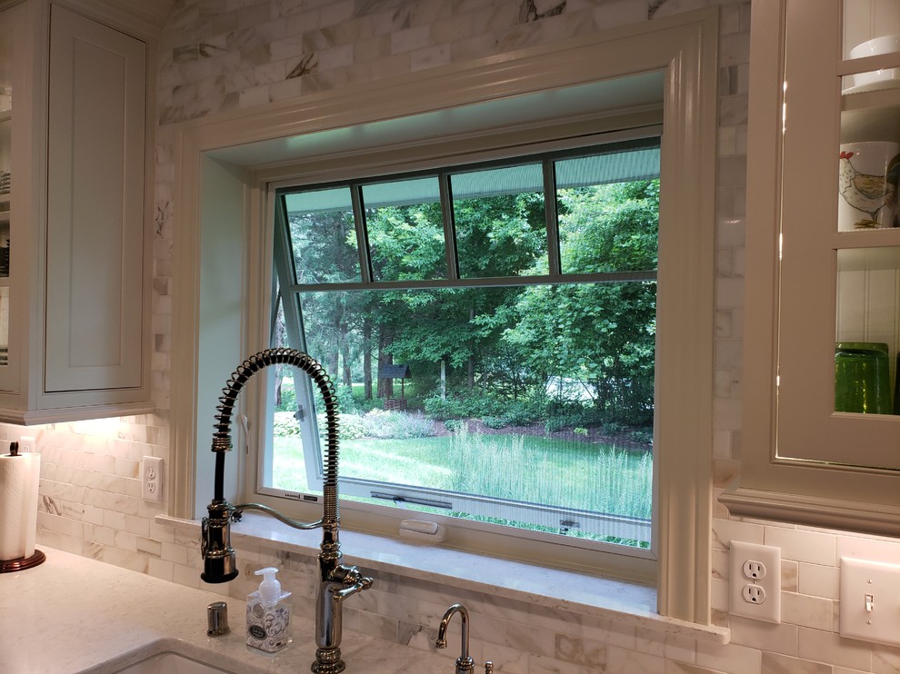 Kitchen - transitional kitchen idea in Cedar Rapids