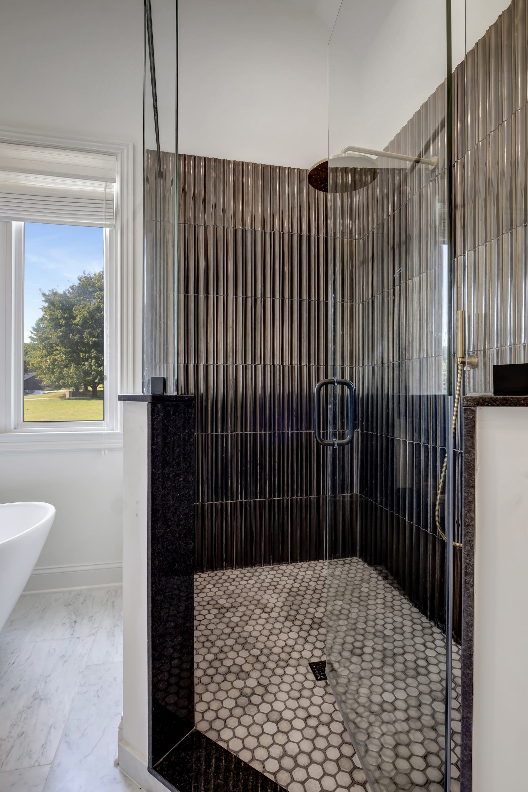 Elegant tile bath