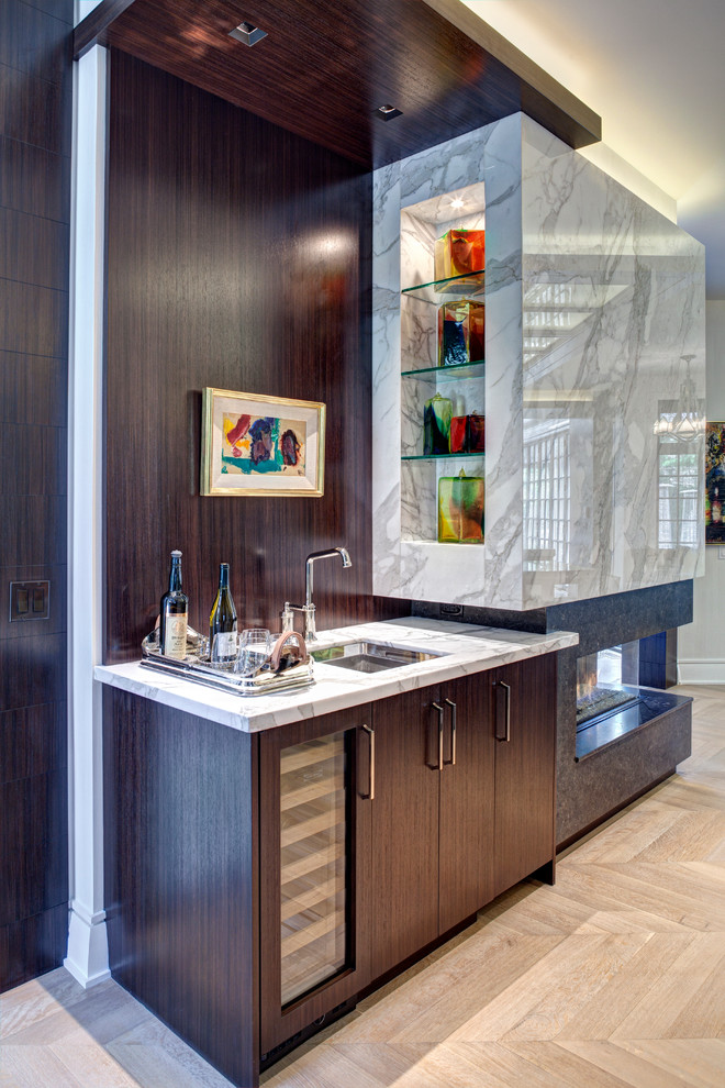 Contemporary home bar in Chicago.