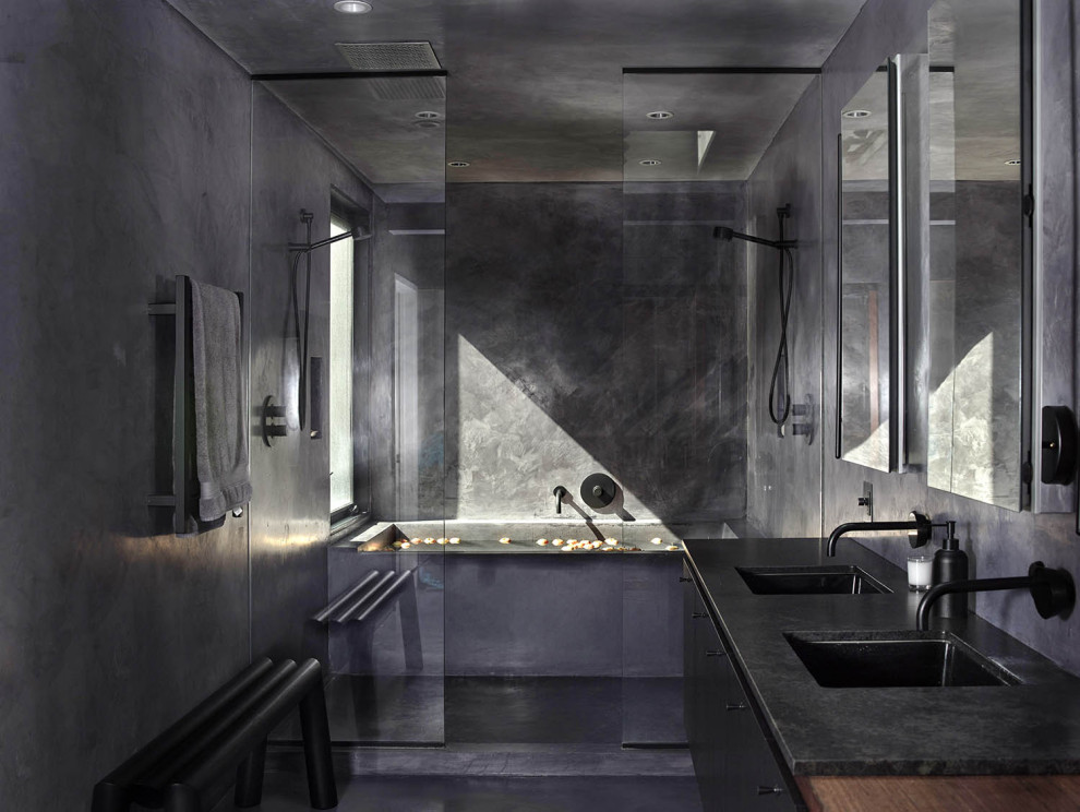 Idéer för stora funkis svart en-suite badrum, med släta luckor, svarta skåp, ett badkar i en alkov, en öppen dusch, en vägghängd toalettstol, lila väggar, betonggolv, ett undermonterad handfat, granitbänkskiva, lila golv och med dusch som är öppen
