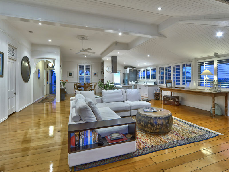 Photo of a contemporary living room in Brisbane.