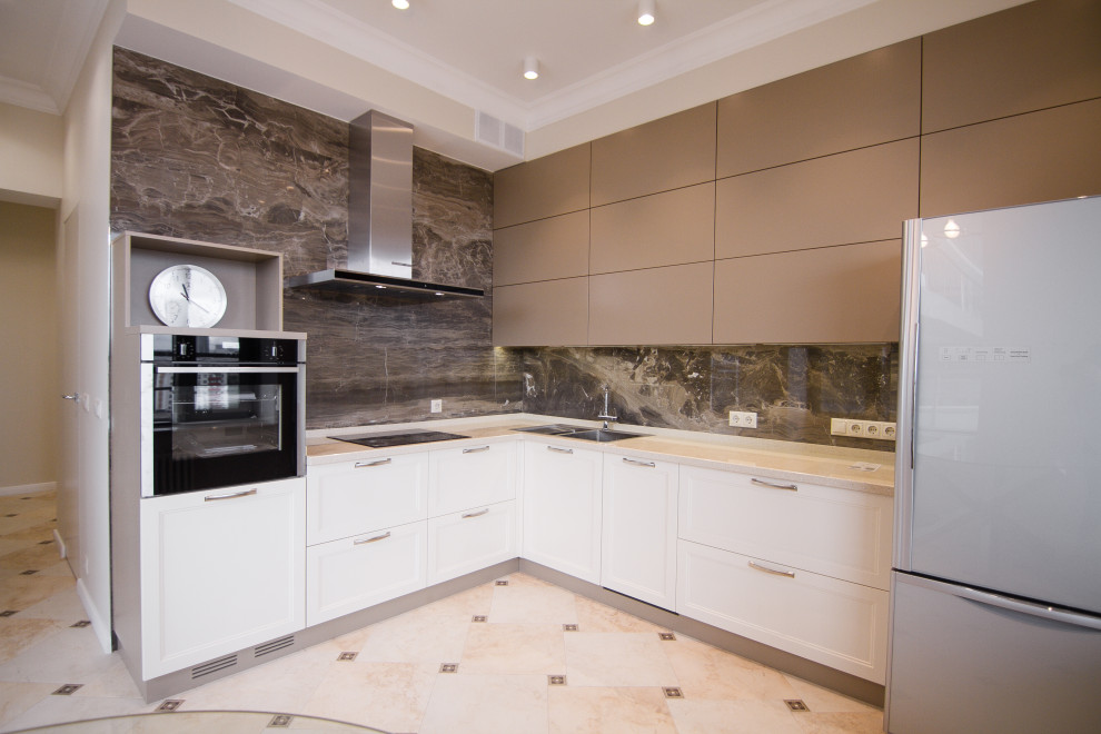 Бело-серая кухня в современном стиле