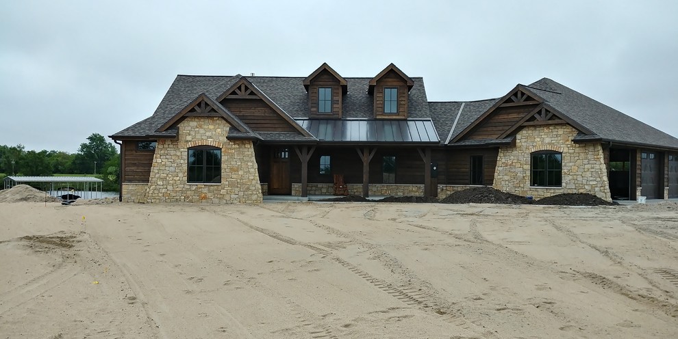 Home design - rustic home design idea in Omaha
