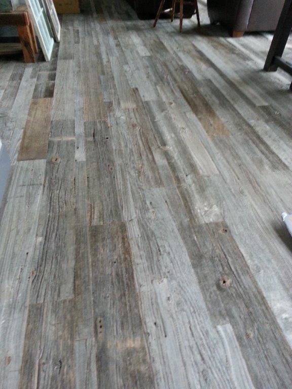 Home design - rustic home design idea in Chicago