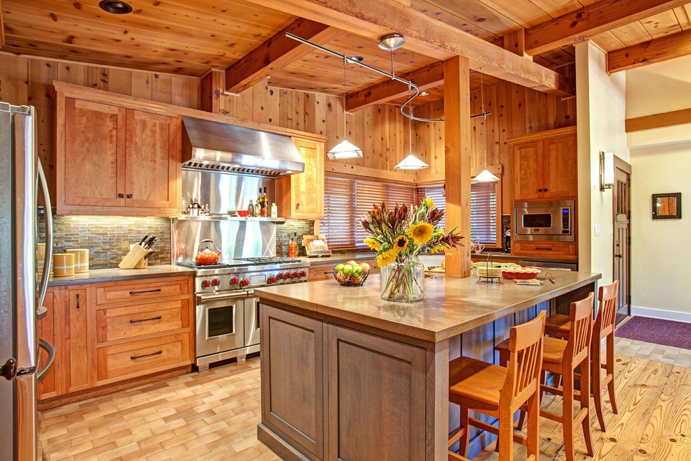 This is an example of a country kitchen in San Diego.