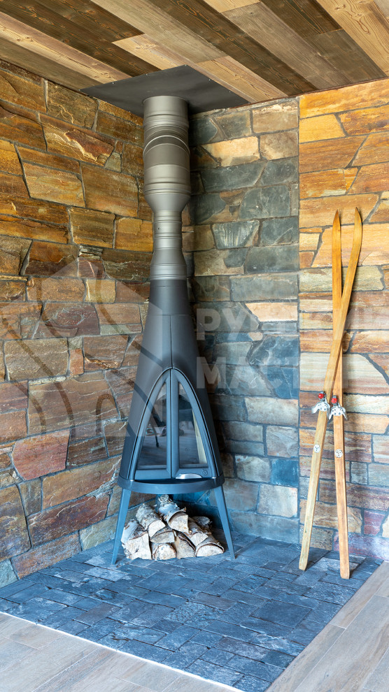 Дом в стиле шале на берегу Правдинского озера