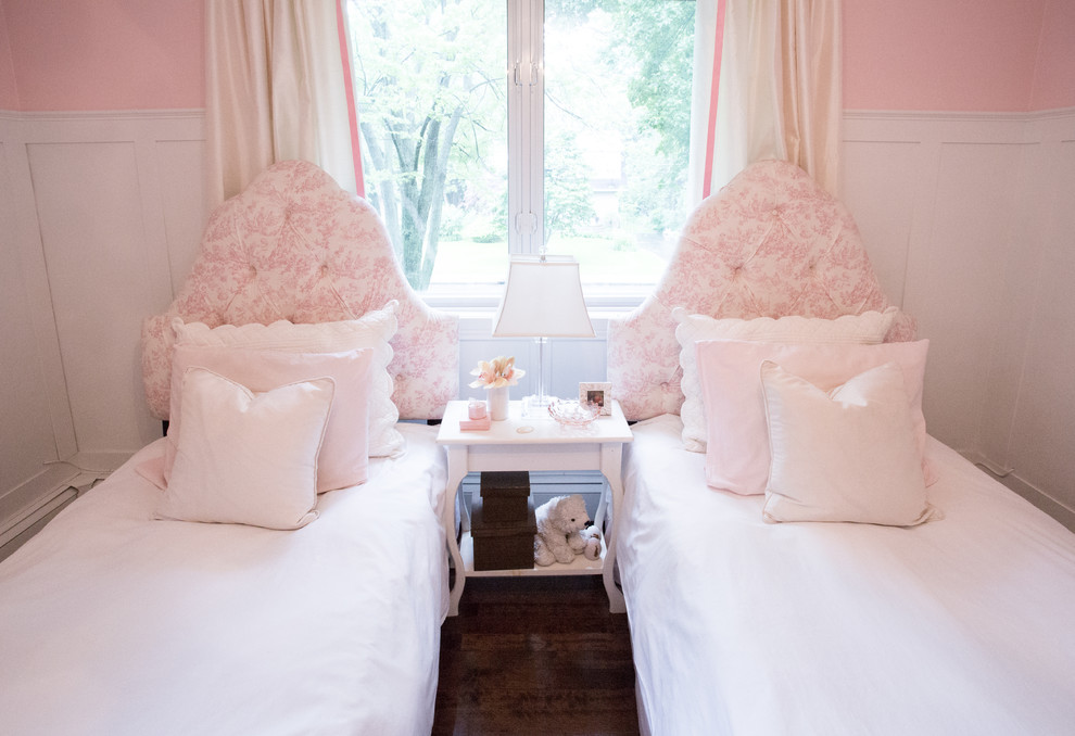 Design ideas for a traditional kids' room in Montreal with pink walls.