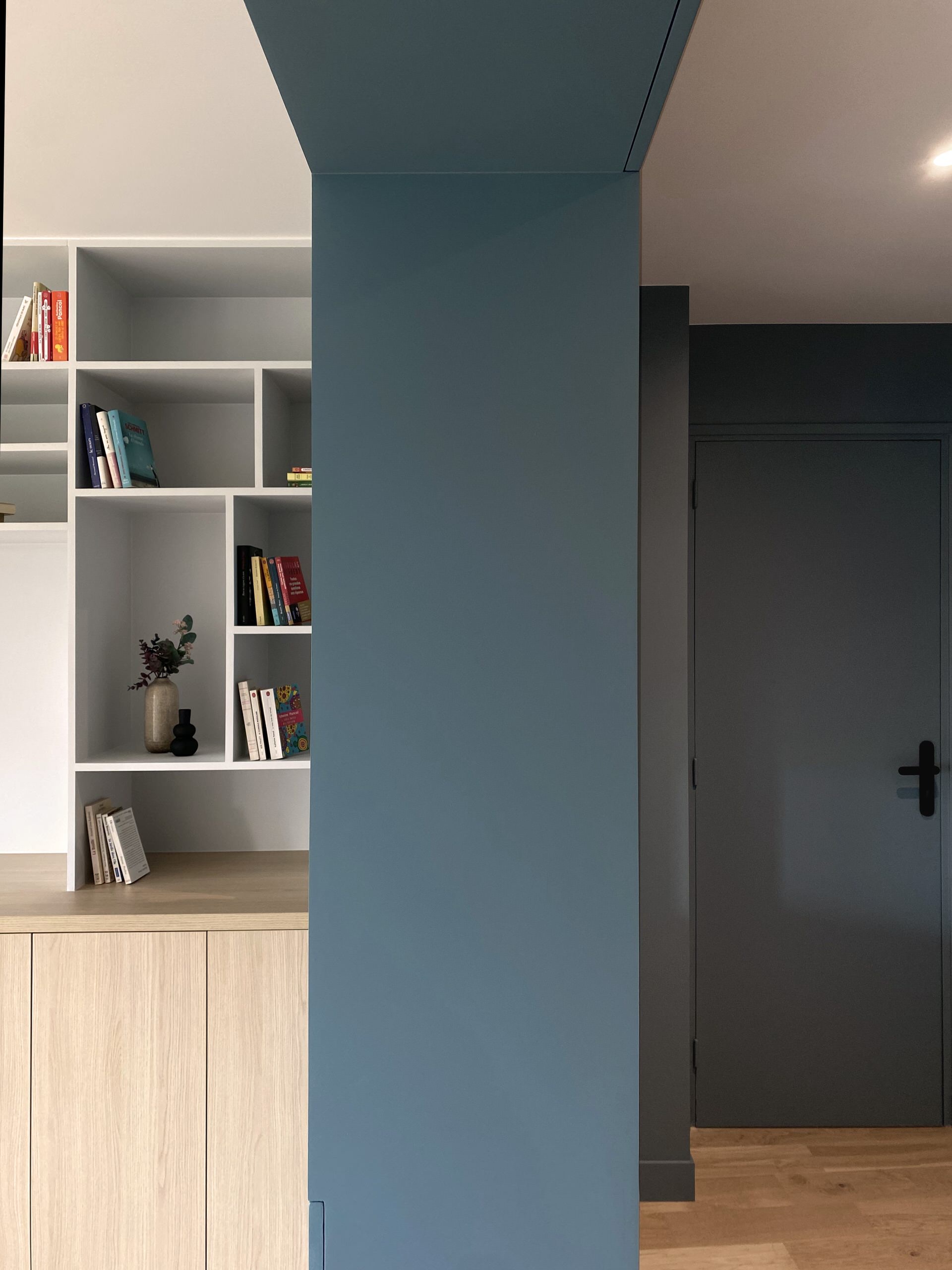 Appartement familial avec bibliothèque traversante